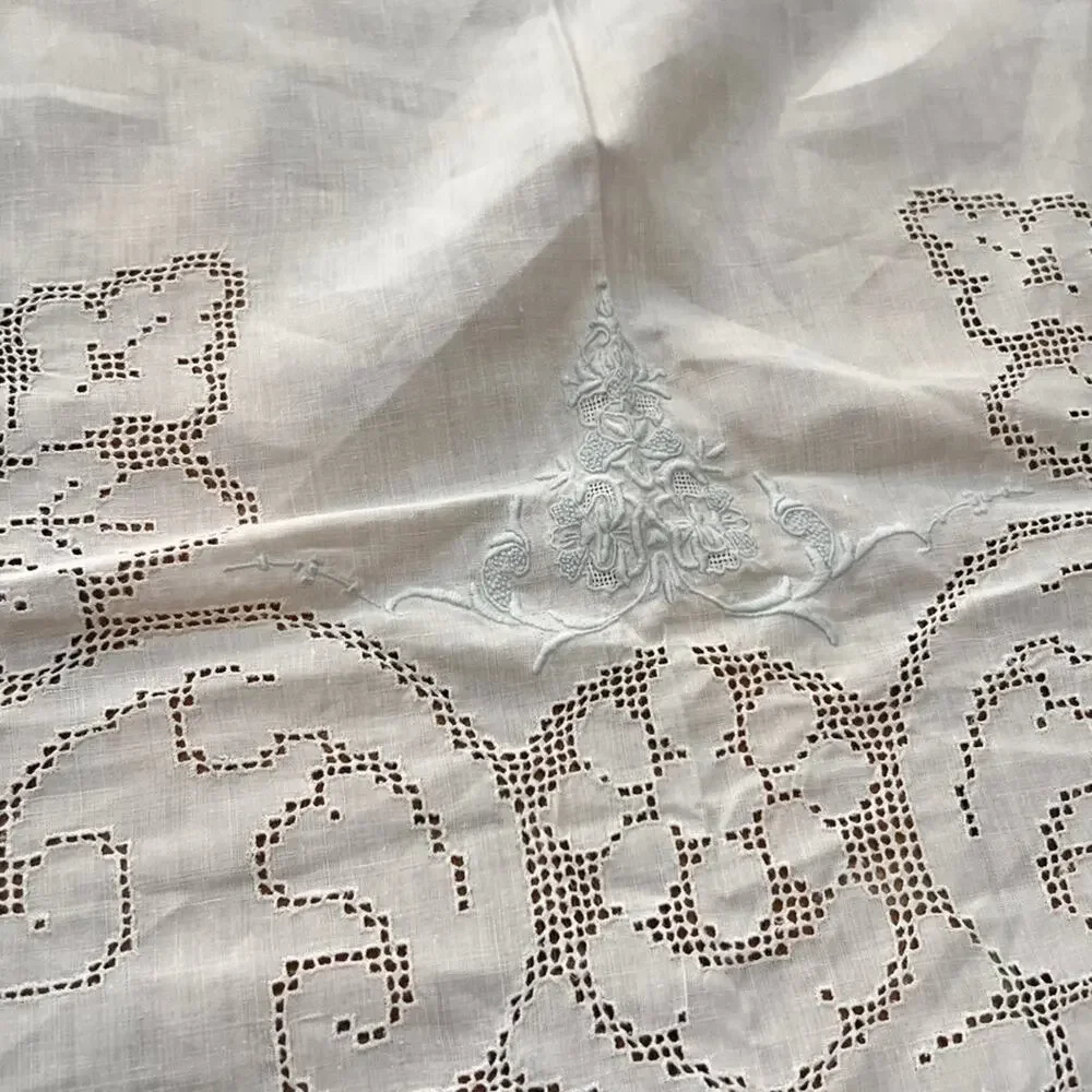 Antique Batiste White Linen Tablecloth Floral Lace Raised Embroidery 103 x 69" - Picture 3 of 13
